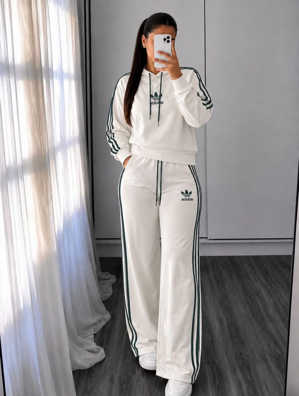 Conjunto adidas beige con vino
