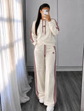 Conjunto adidas beige con vino